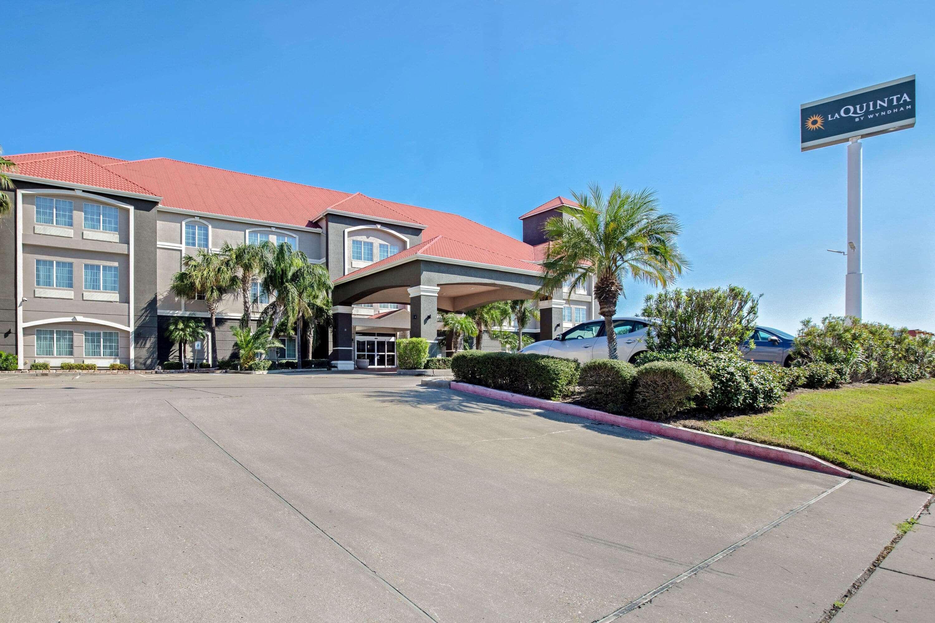 La Quinta By Wyndham Corpus Christi Airport Hotel Exterior photo