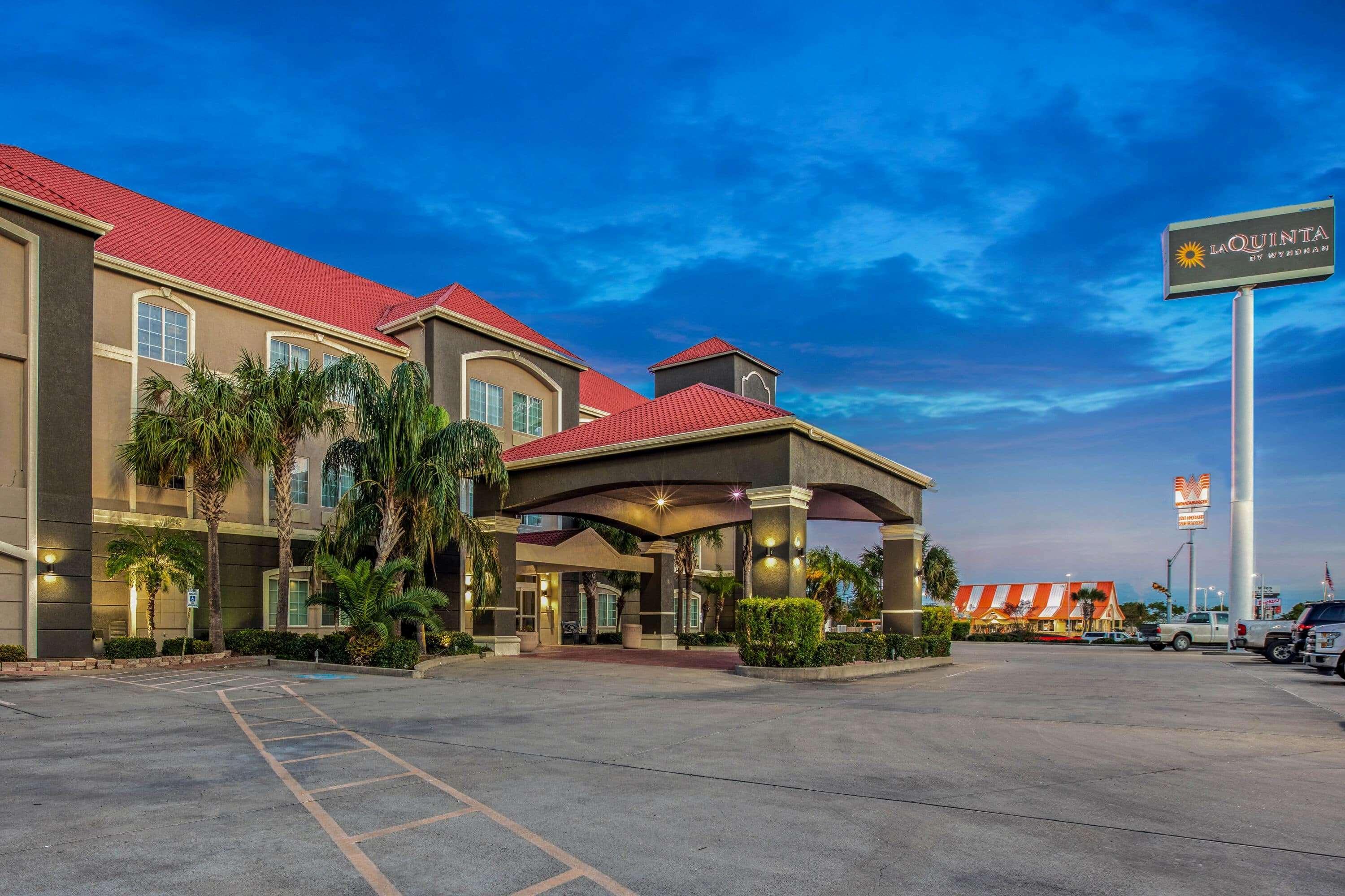 La Quinta By Wyndham Corpus Christi Airport Hotel Exterior photo